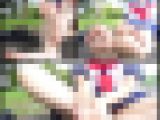 靴下をぬいだので素足をみてください