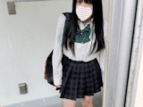 クリが透け透けな真っ赤なTバックを履いたJKをめくり盗撮　14日分　ねんいち