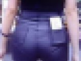 超スーパー美スタイルの絶対的美少女がタイトレザーショートパンツ履いて歩く姿がエロ過ぎる