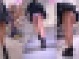 【縦型動画】ムチムチ太腿がエロい、ミニスカ制服JKちゃんの生パンツ（1）買い物中にスカート内を逆さ撮り