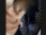 脱衣所で脱ぐ人妻