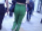 超激カワスタイル抜群の美少女がヘソ出しピタパンでクビレライン強調させて歩いてるよ