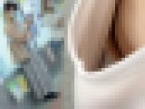 街中で見かける胸チラその5