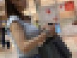 【横からの眺め186】腰をクネクネ歩く奥様のオッパイはデカメロン級！！