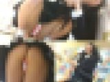 【高画質】ほぼノーパン状態！スタイル抜群美脚モテ子の超セクシーTバックではしゃぐお宝パンチラ映像！