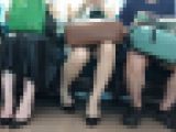 【パンチラ】脚を開いて見せつけてくるスタイルの良い、美人OL白パンチラ
