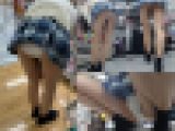 [盗撮02]青チェ美脚食い込みおしりが丸見え