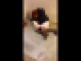 コンサート帰りの眼鏡美女と汚れた段ボール 推し活ギャルの生肌で温まる大都会の冬