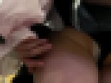大事なところがポロリ！！見せパンから純白のパンティーが・・・