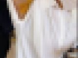 OLの袖から見える腋、脇