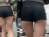 ホットパンツからエッチなお尻がこんにちは！