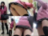 【再販】激ミニTバックからハミ出てます、、、太ももがエロいJKの生尻に食い込むパンツを盗撮 ～