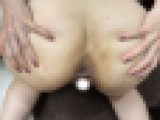 【美人妻のアナルをオナホ】バックからケツ穴丸見えにして突きまくり、オマンコにディルド挿れて2穴突き。変態マゾ人妻のアナルSEX