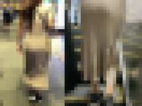 ベージュのニットワンピからパンティーライン浮き過ぎな動画。