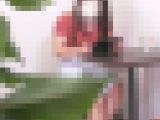 気づいてる？？　カフェで作業中のデカ胸女性　　 これは見ちゃいますよね・・・
