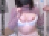 【縦型動画】巨乳JDさん、トイレで乳首見せつけエッチな自撮り