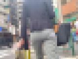王道パンツスーツOLの美尻を堪能！活きのいいエロ尻に浮き出すパンティラインで男たちを挑発！ 下品なスラックスOL 編