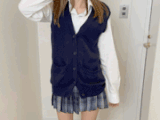 【パンツのシミ】あいなちゃんのシミはサラサラ系、手マンでぐっしょりにさせてクロッチに吸わせる