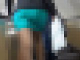 タイトスカートOLをエスカレーター下から…パツパツお尻にパンスト美脚