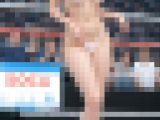マイクロビキニを着たラウンドガール 170p