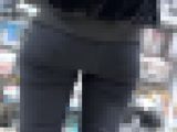 【４K・高画質】#33 まるで芸能人？なスタイルと変装の美女の気になる割れ目の汚れ