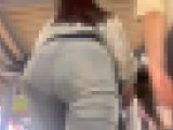 スケベ美尻の女子大生のケツを下から堪能！王道スキニーデニムと若い女ならではのエロ尻で歳上♂を挑発!